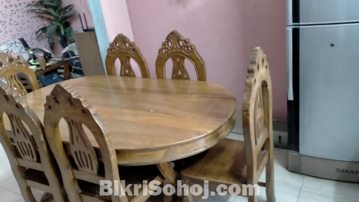 ৬ চেয়ারের কাঠের ডাইনিং টেবিল